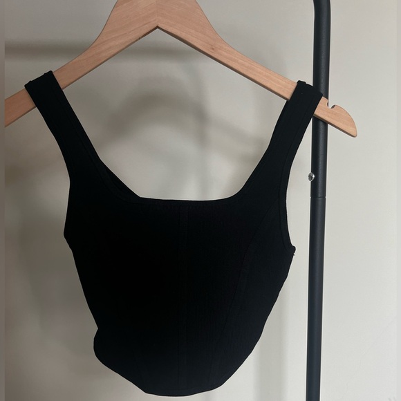 Aritzia Babaton Structured Tank - Picture 3 of 6